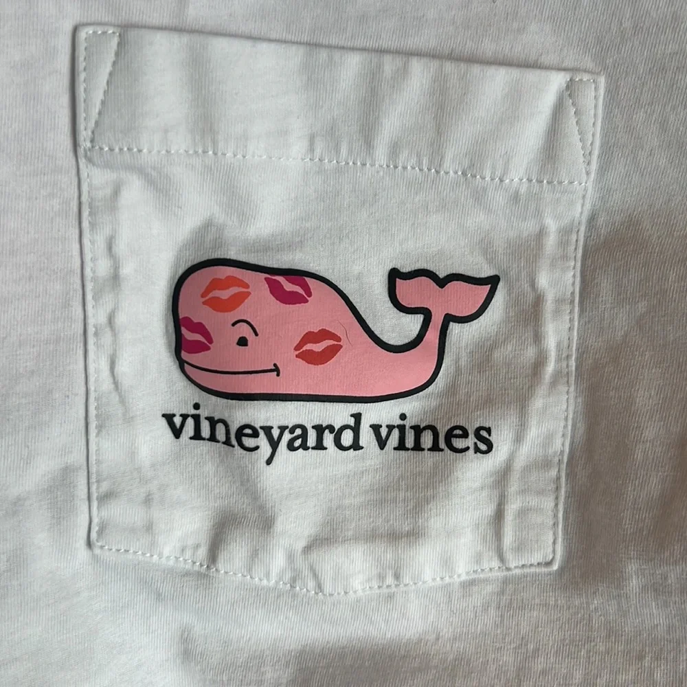 Vineyard Vines Valentine’s Day Lipstick Whale Long Sleeve Hooded Tee Shirt NWOT - Picture 2 of 4